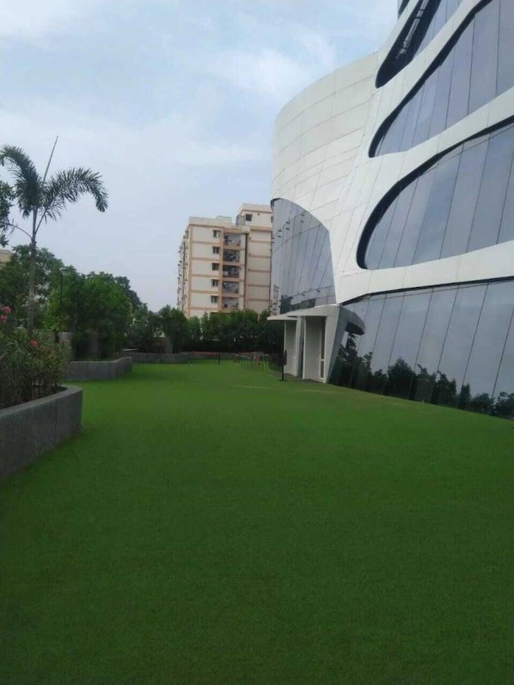 Hotel Doubletree By Hilton Ahmedabad Exterior foto