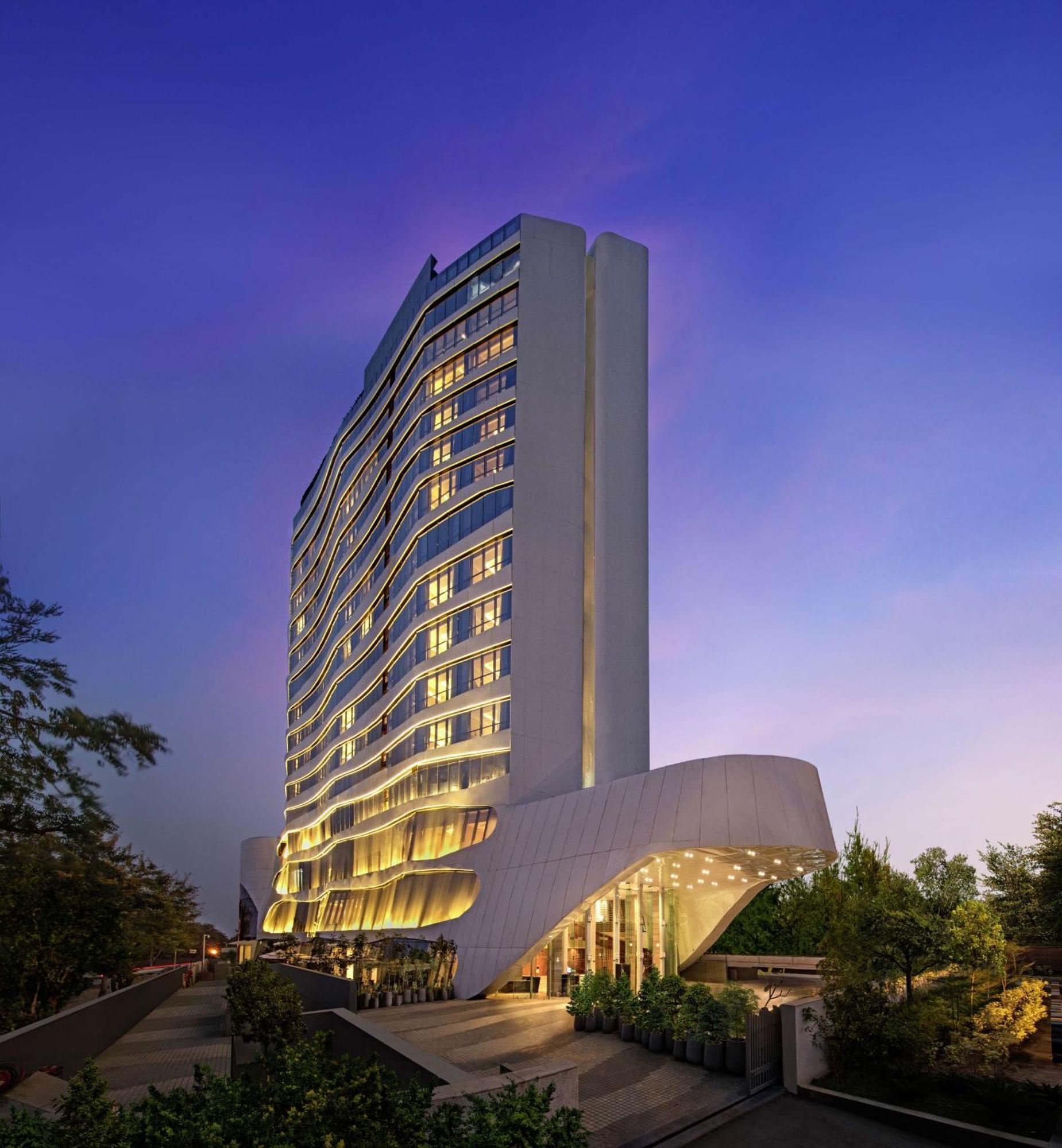 Hotel Doubletree By Hilton Ahmedabad Exterior foto